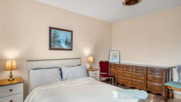 6 bedrooms, travel cot, free WiFi, bed sheets