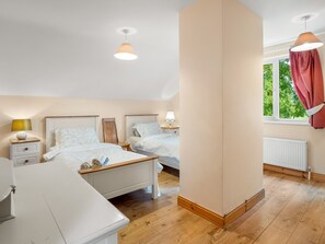 6 bedrooms, travel cot, free WiFi, bed sheets