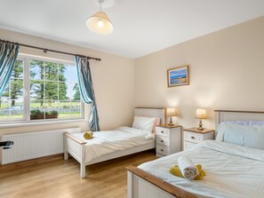 6 Schlafzimmer, Reisekinderbett, kostenloses WLAN, Bettwäsche