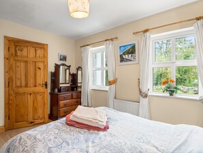 4 Schlafzimmer, Reisekinderbett, kostenloses WLAN, Bettwäsche