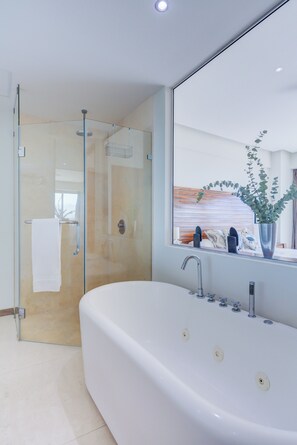 Baignoire relaxante profonde