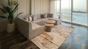 Leilighet – standard, 3 soverom (Apartment) | Oppholdsområde