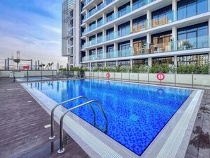 Pool - Dream Inn - Modern 2BR with Community View (Dubai)