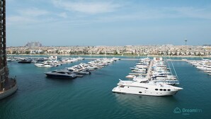 Exterior - Dream Inn - SeaView: Prime Location | Beach Access (Dubai)