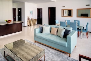 Leilighet – standard, 3 soverom (Apartment) | Oppholdsområde