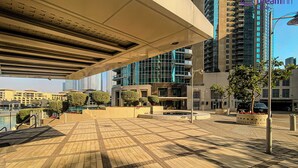 Exterior - Dream Inn - 1BR in Downtown with Fountain Views (Dubai)