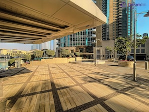 Exterior - Dream Inn - 1BR in Downtown with Fountain Views (Dubai)