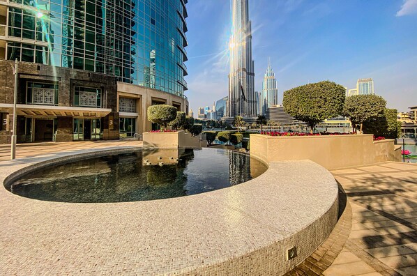 Exterior - Dream Inn - 1BR in Downtown with Fountain Views (Dubai)