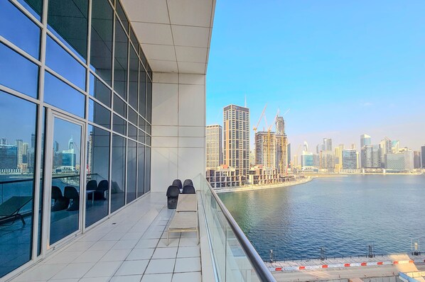 Standard Apartment, 1 Bedroom (Apartment) | Terrace/patio - Canal View at Business Bay 1 Bedroom - Dream Inn (Dubai)