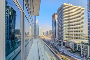 Exterior - Canal View at Business Bay 1 Bedroom - Dream Inn (Dubai)
