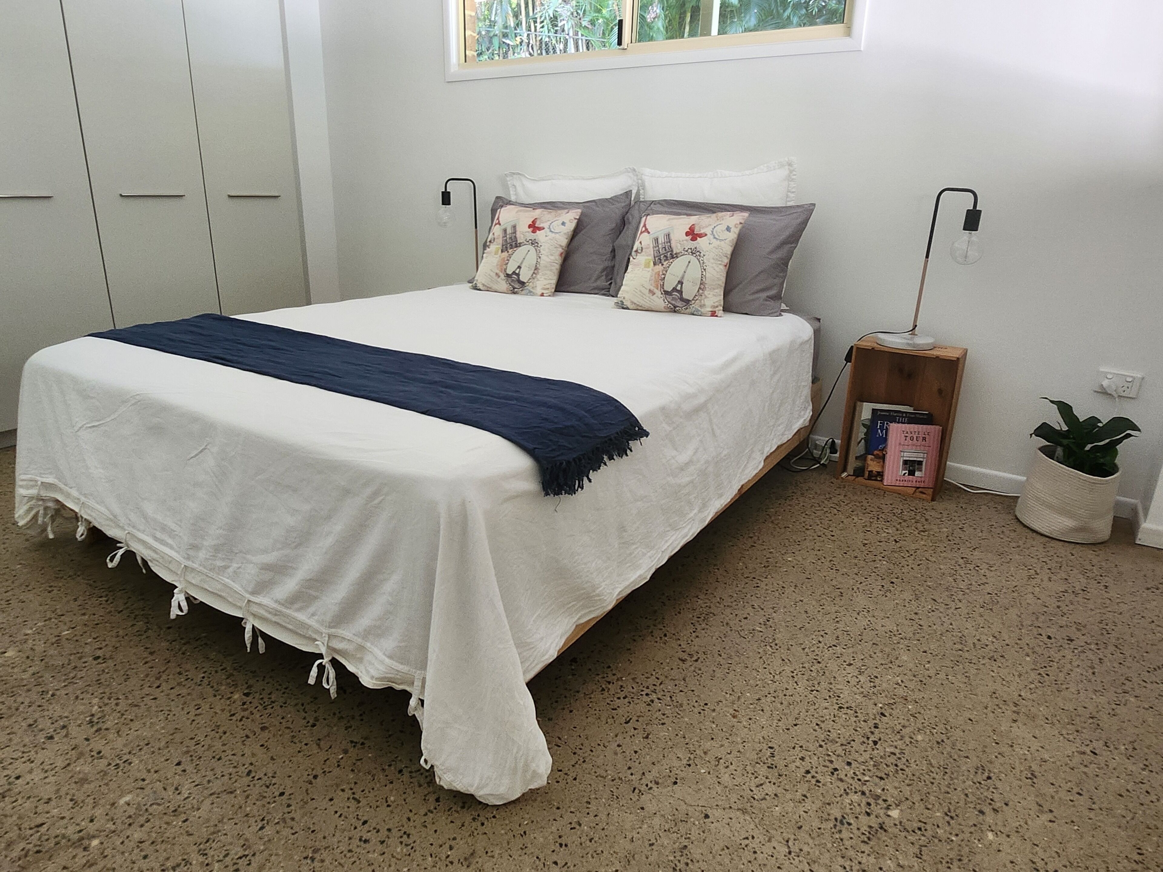 1 bedroom, iron/ironing board, bed sheets