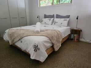 1 bedroom, iron/ironing board, bed sheets