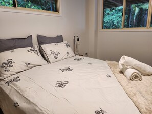 2 bedrooms, iron/ironing board, bed sheets
