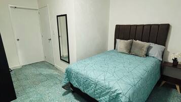 1 bedroom, desk, iron/ironing board, WiFi