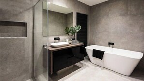 Une salle de bain moderne avec une baignoire sur pieds, une douche à parois de verre et un grand miroir.