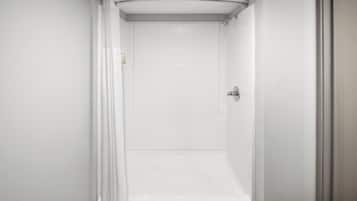 Articles de toilette gratuits, sĂšche-cheveux, serviettes fournies, savon