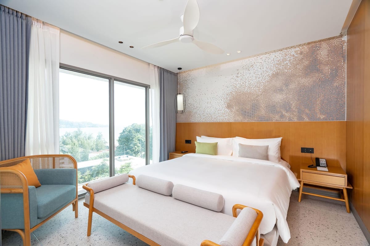 Deluxe-suite - 1 kingsize-seng - havudsigt | Pengeskab på værelset, strygejern/strygebræt, gratis baby-/barnesenge