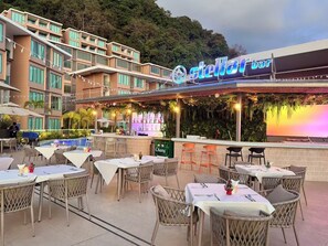 2 bars/lounges, 2 poolside bars - Wyndham Garden Phuket Kamala (Kamala)