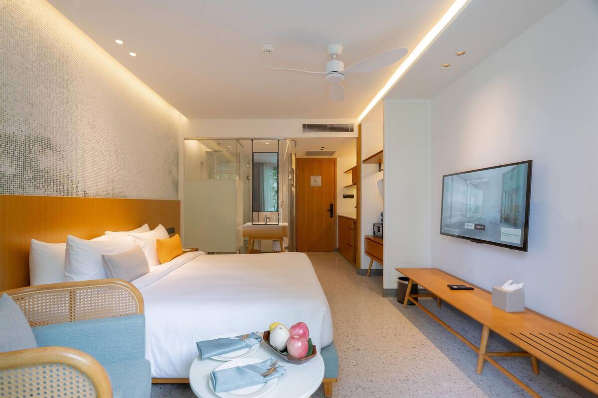 Chambre Supérieure, 1 très grand lit | Coffres-forts dans les chambres, fer et planche à repasser
