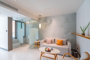 Suite, 1 llit de matrimoni gran i sofà llit | Caixa forta a l'habitació i planxa i posts de planxar