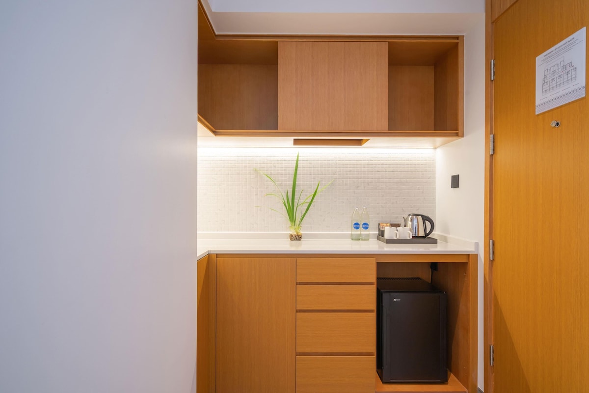 Suite, 1 Tempat Tidur King dengan tempat tidur Sofa, akses ke kolam renang | Selimut bulu angsa, minibar, brankas, dan setrika/meja setrika
