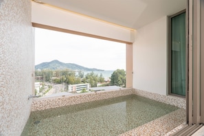 Suíte luxo, 1 cama King, vista para o oceano | Vista para a cidade