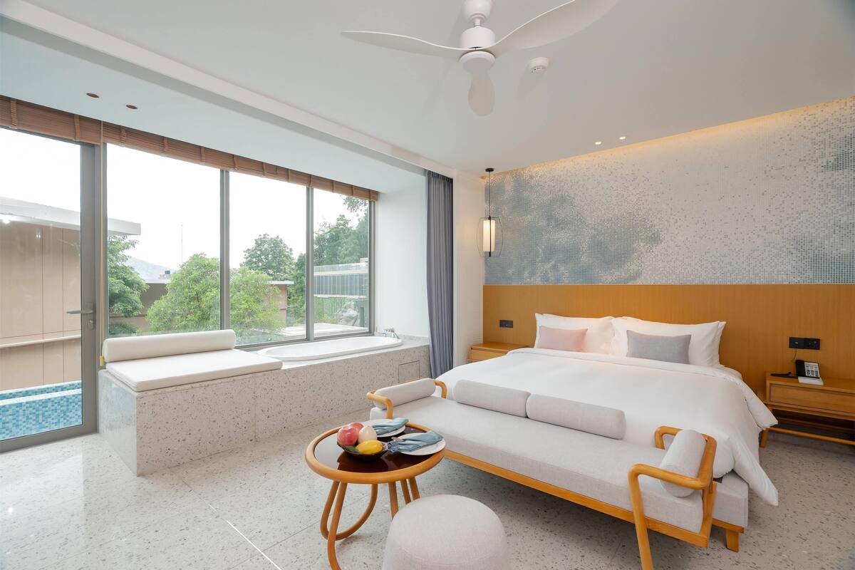 In-room safe, iron/ironing board, bed sheets