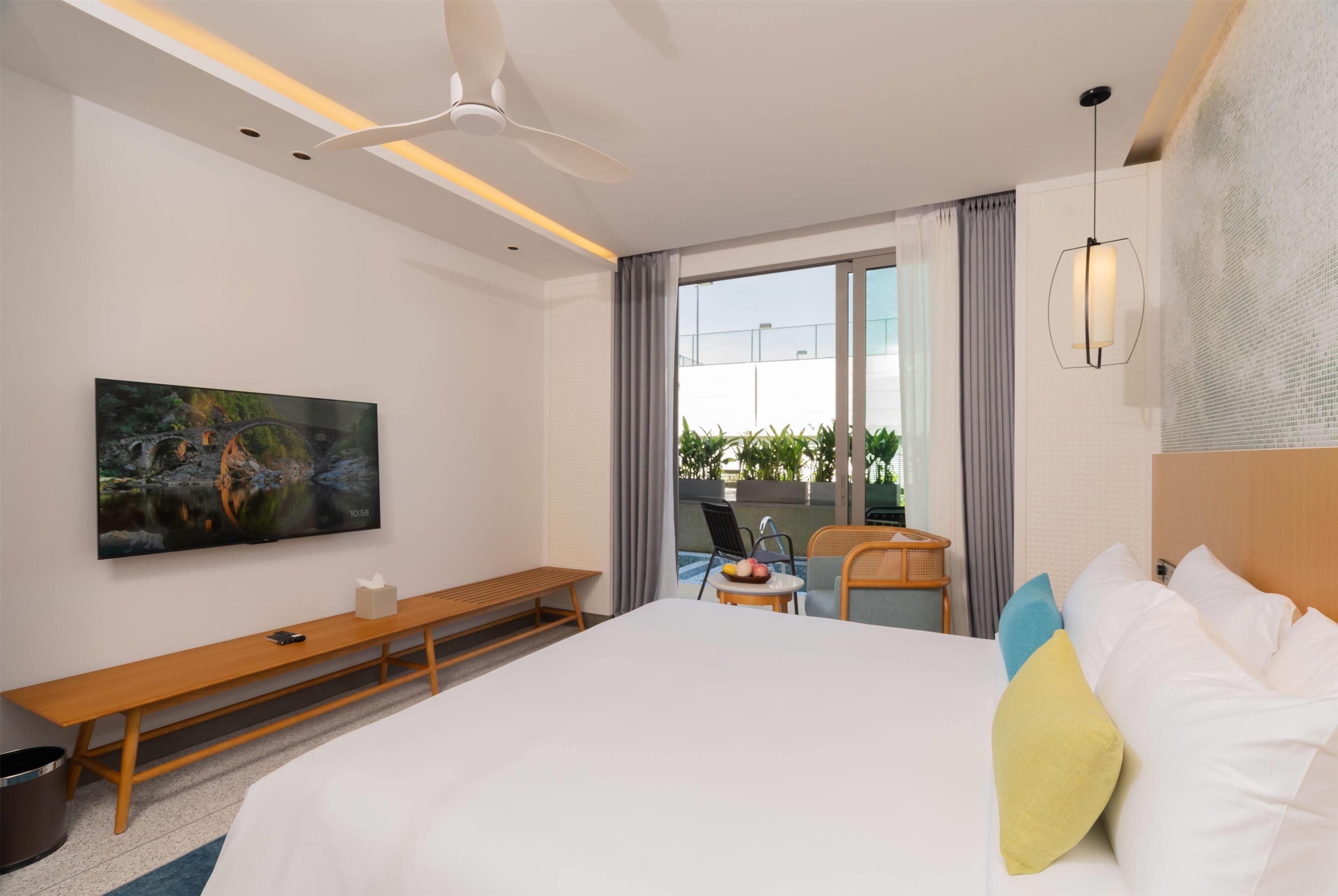Quarto superior, 1 cama King, acesso à piscina | Edredons de pluma, frigobar, cofres nos quartos