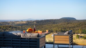 Outdoor dining - Ridge Vue Retreat - the ultimate in style and serenity (Daylesford)