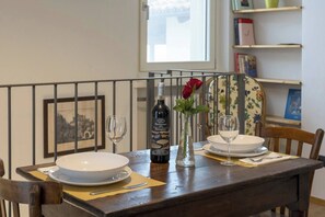 Dining - Elegant Panoramic Two-room Apartment. Treiso Belvedere Elegance, Elegant Panoramic Two Bedroom Apartment. Treiso Belved... (Treiso)