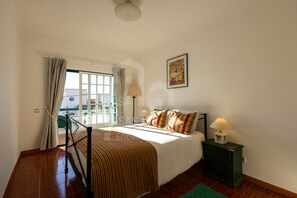 3 Schlafzimmer, BĂŒgeleisen/BĂŒgelbrett, kostenloses WLAN, BettwĂ€sche
