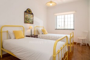 3 bedrooms, iron/ironing board, free WiFi, bed sheets