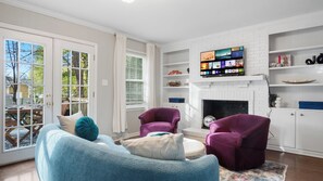 TV - 8 Beds, Large Groups, Karaoke, Firepit  (Charlotte)