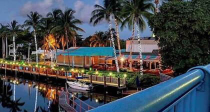 Magnificent Beach Townhome Steps from Atlantic Ave