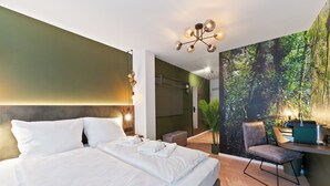 Dobbeltrom – deluxe, privat bad, bakgårdsutsikt | Sengetøy av topp kvalitet, safe på rommet og skrivebord