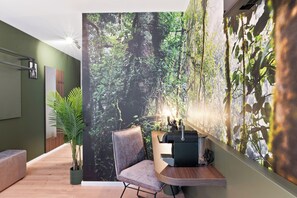 Deluxe Double Room, Private Bathroom, Courtyard View | Premium bedding, in-room safe, desk, laptop workspace - JUNGLE No5 Boutique Hotel - Stuttgart City-Center (Stuttgart)