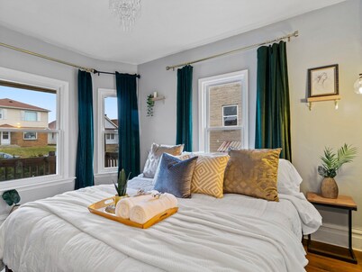 Stylish Gem With Fun Hidden Door, Centrally Located to Milwaukees Attractions