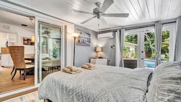 2 quartos, escrivaninha, ferros/tábuas de passar roupa, berço de viagem