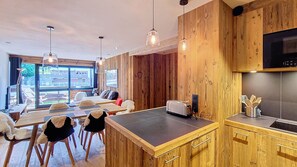 Fridge, microwave, oven, dishwasher - 1 RR 6181 - (Megève)