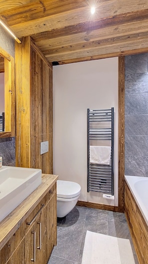 Shower, hair dryer, towels - 1 RR 6181 - (Megève)