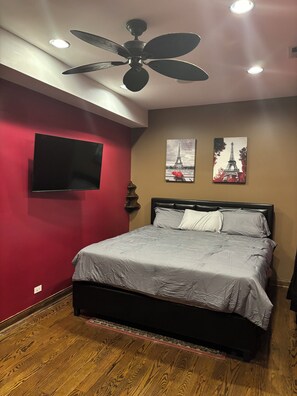 1 bedroom, in-room safe, desk, iron/ironing board