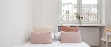 Iron/ironing board, WiFi, bed sheets