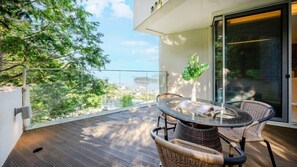 Room (204) - west side (Tongyeong)