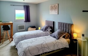 4 slaapkamers, reisbedje, gratis wifi, beddengoed