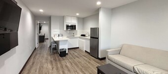 薩爾弗Studio 6飯店