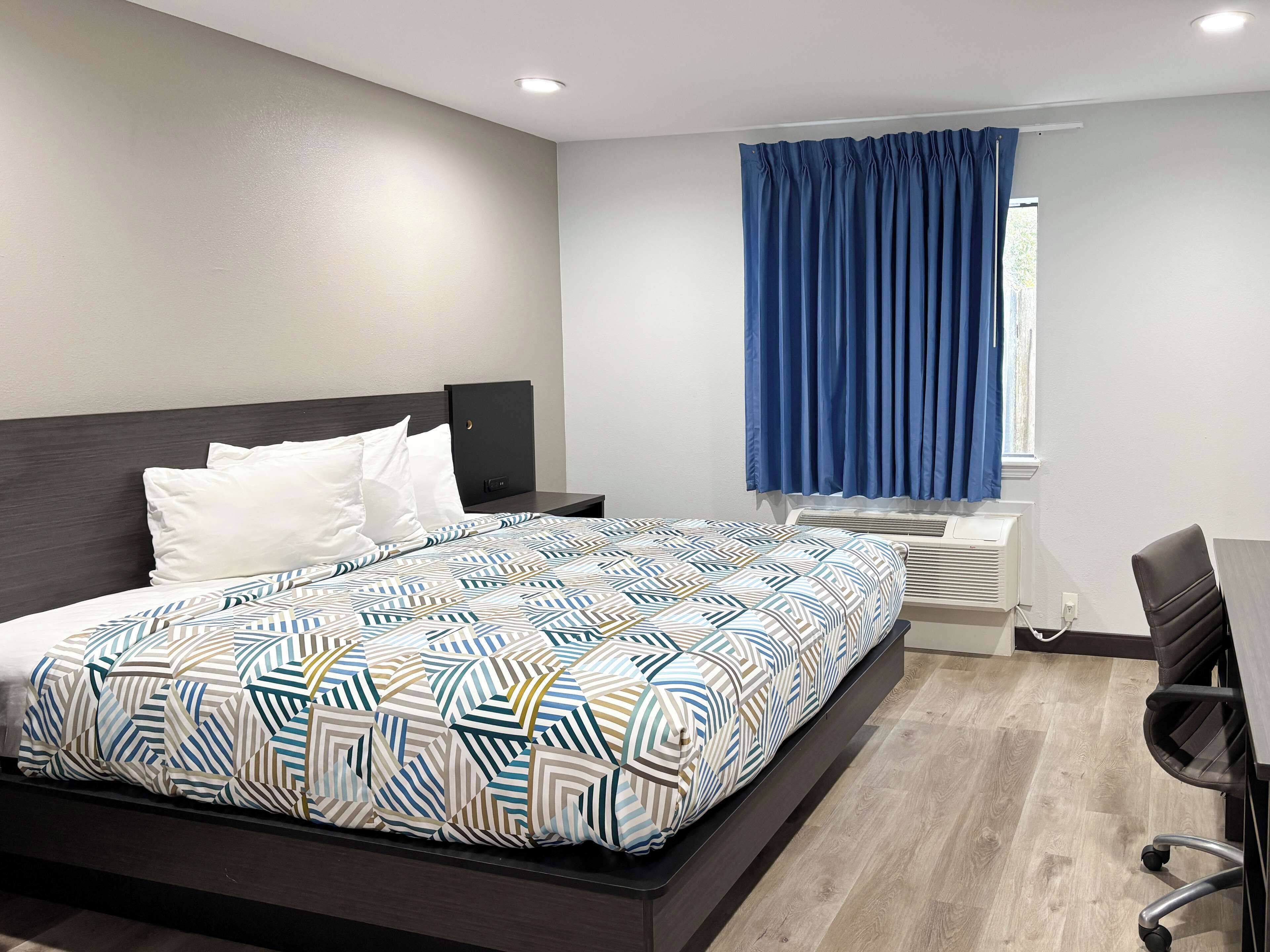 Free WiFi, bed sheets