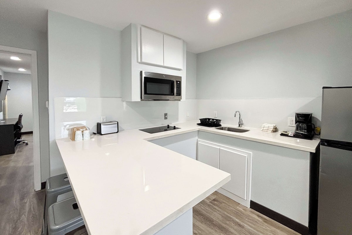 Standard Suite, 2 Double Beds, Non Smoking, Kitchenette | Private kitchenette