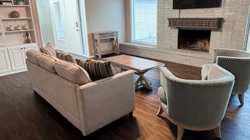 Smart TV, fireplace