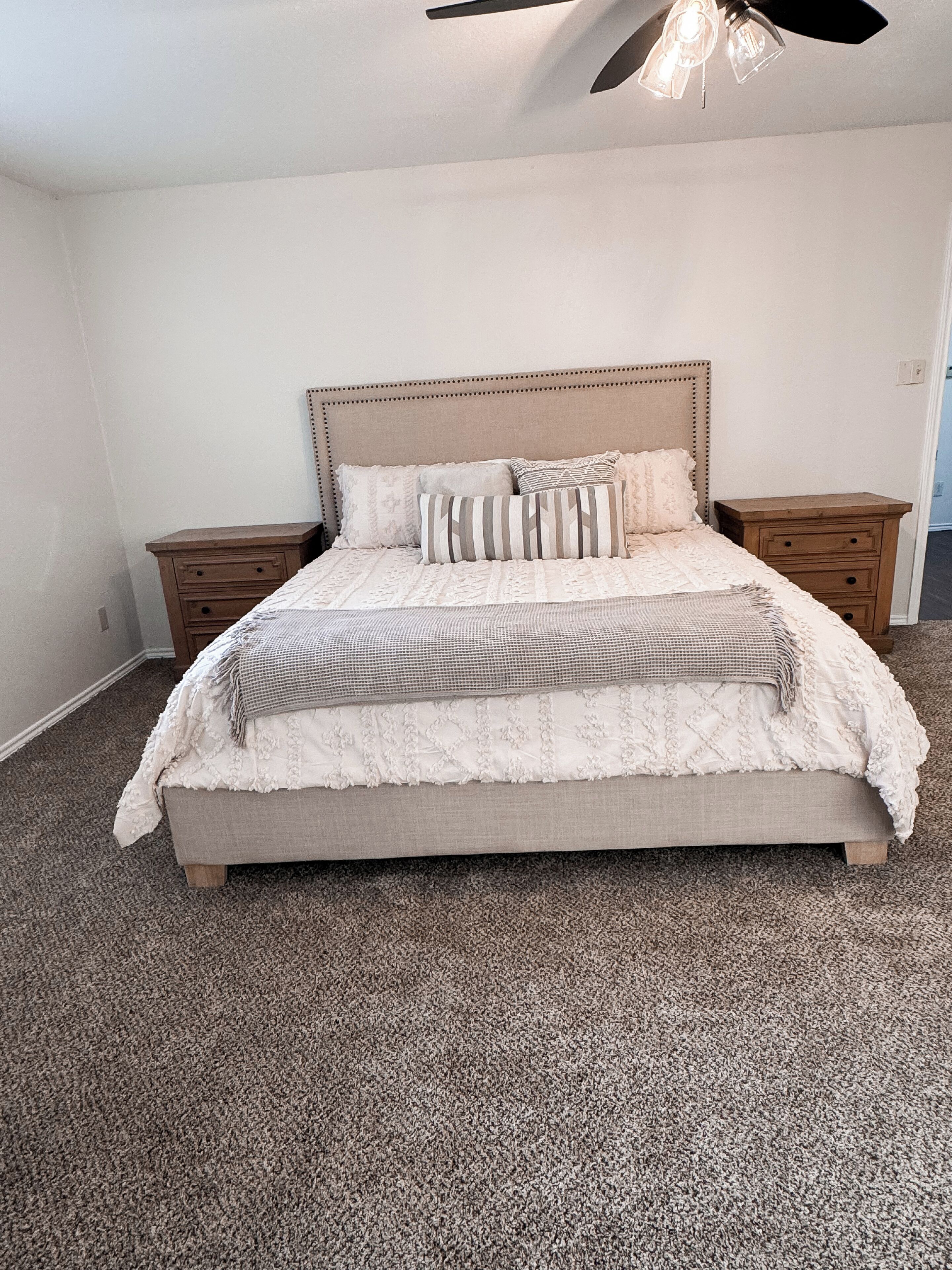 3 habitaciones, tabla de planchar con plancha, wifi y ropa de cama 