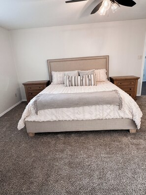 3 chambres, fer et planche à repasser, Wi-Fi, draps fournis